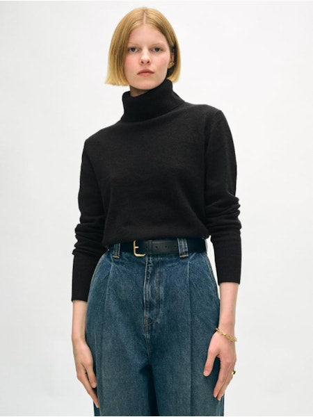 ESSENTIAL TURTLENECK 092624