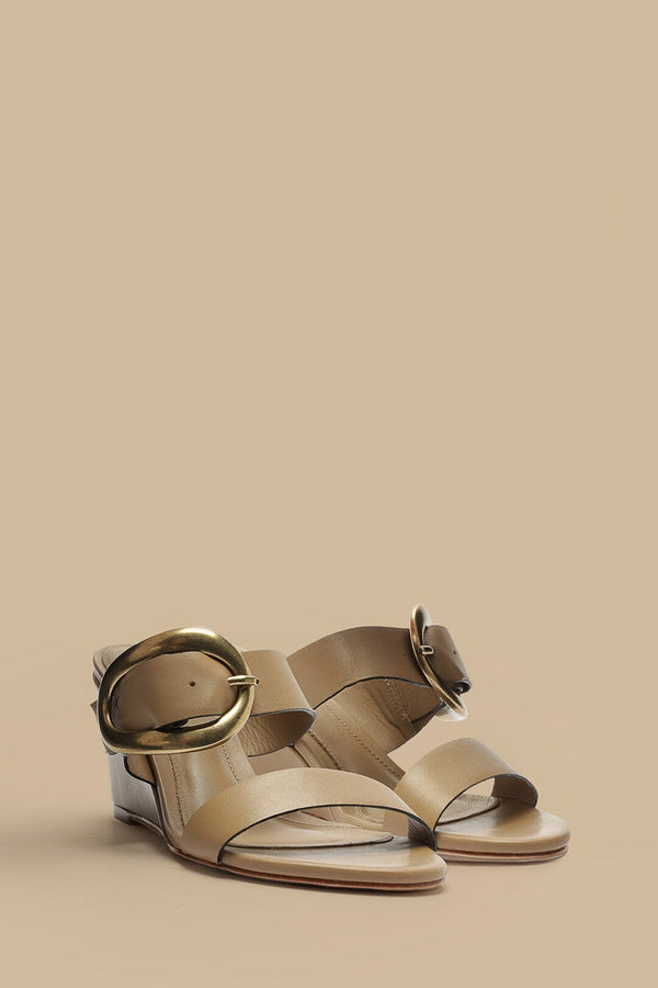 BUCKLE WEDGE SANDAL 031825