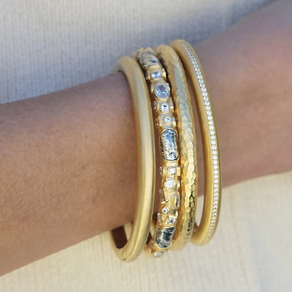 GOLD RIVA HAMMERED BANGLE 050525