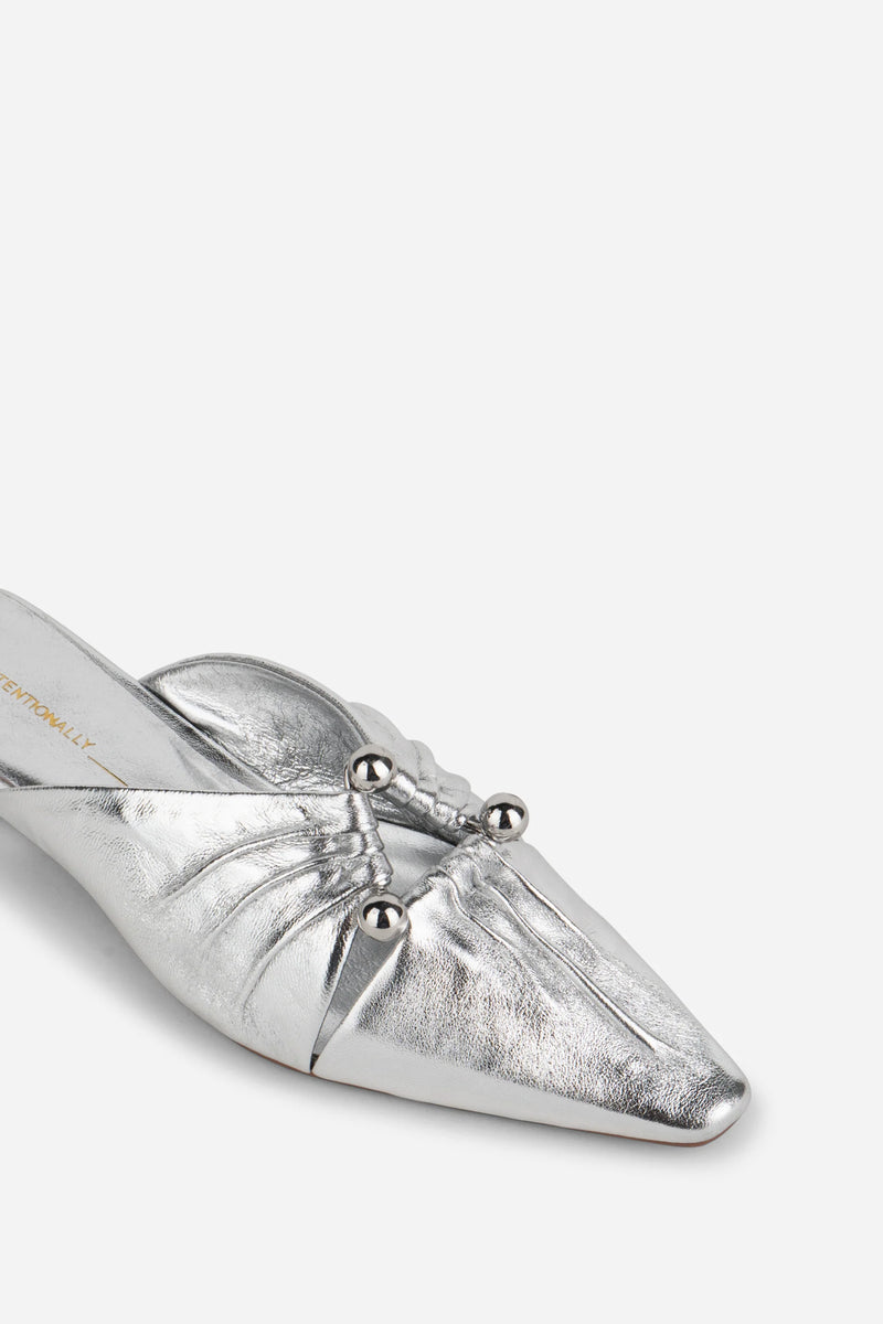 NOAH PIERCED MULE 120125