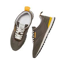 TOKYO RETRO TRAINER 110325